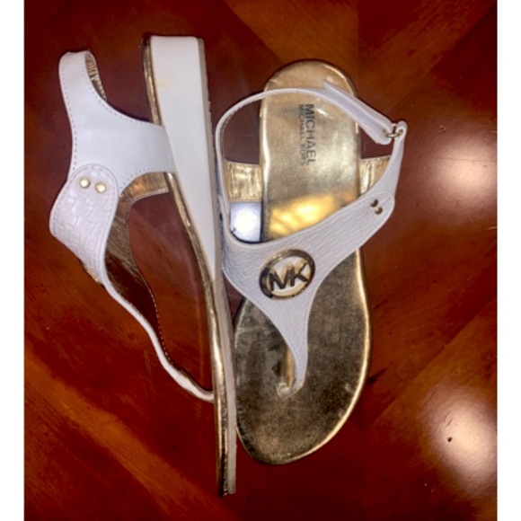 Michael Kors slight wedge sandals Women’s size 4 - Picture 2 of 2